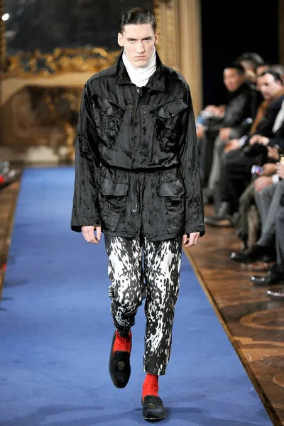 Look 30